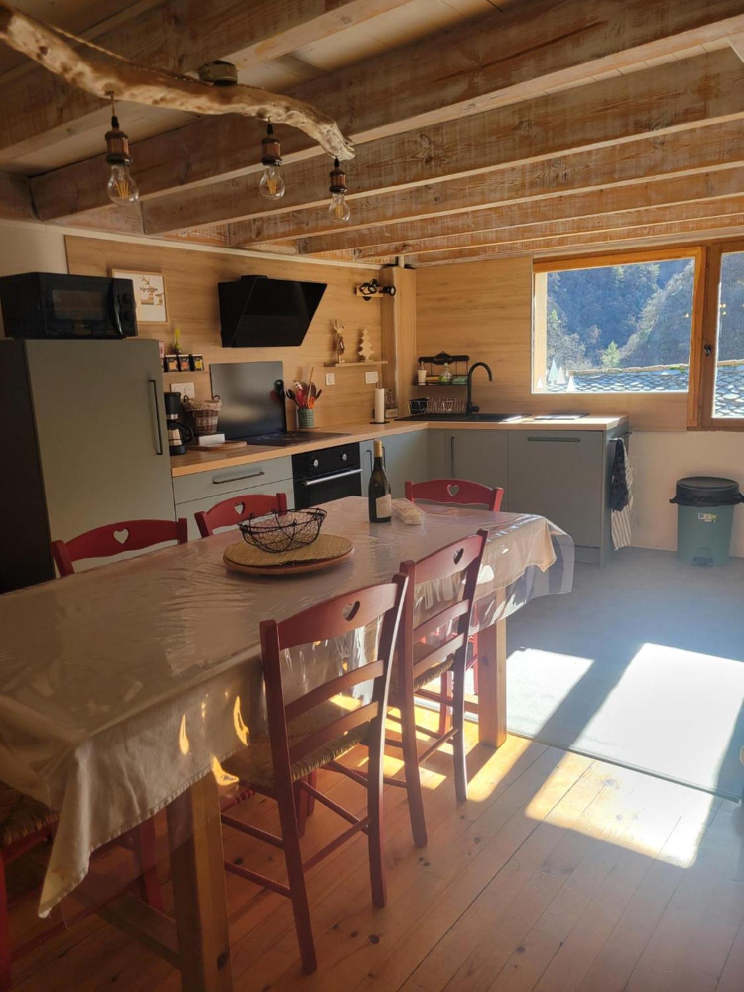 Paisible Maison Dans Les Pyrenees Fontpedrouse ภายนอก รูปภาพ